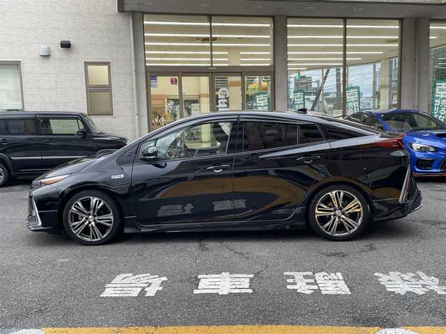 トヨタ プリウス ＰＨＶ S セーフティプラス 静岡県 2018(平30)年 5.9万km アティチュードブラックマイカ ワンオーナー/モデリスタエアロ/純正9インチナビ/フルセグTV/DVD/CD/SD/MSV/BT/バックカメラ/黒革調シートカバー/プリクラッシュセーフティ/レーンキープアシスト/オートハイビーム/レーダークルーズコントロール/クリアランスソナー/前後ドライブレコーダー/ステアリングスイッチ/ステアリングヒーター/前席シートヒーター /社外18インチAW/LEDヘッドライト/LEDフォグライト/ビルトインETC/スマートキー×2/充電ケーブル有り/保証書/R5点検記録簿有