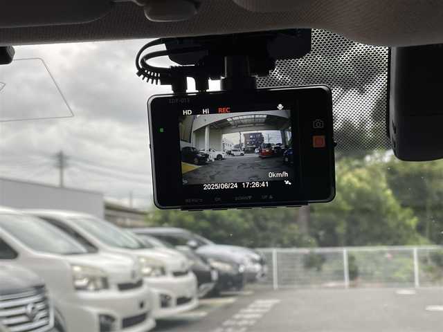 トヨタ プリウス ＰＨＶ S セーフティプラス 静岡県 2018(平30)年 5.9万km アティチュードブラックマイカ ワンオーナー/モデリスタエアロ/純正9インチナビ/フルセグTV/DVD/CD/SD/MSV/BT/バックカメラ/黒革調シートカバー/プリクラッシュセーフティ/レーンキープアシスト/オートハイビーム/レーダークルーズコントロール/クリアランスソナー/前後ドライブレコーダー/ステアリングスイッチ/ステアリングヒーター/前席シートヒーター /社外18インチAW/LEDヘッドライト/LEDフォグライト/ビルトインETC/スマートキー×2/充電ケーブル有り/保証書/R5点検記録簿有