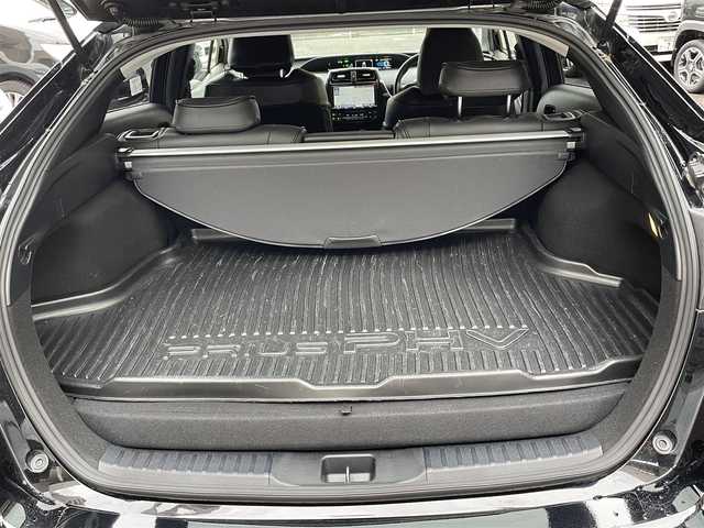トヨタ プリウス ＰＨＶ S セーフティプラス 静岡県 2018(平30)年 5.9万km アティチュードブラックマイカ ワンオーナー/モデリスタエアロ/純正9インチナビ/フルセグTV/DVD/CD/SD/MSV/BT/バックカメラ/黒革調シートカバー/プリクラッシュセーフティ/レーンキープアシスト/オートハイビーム/レーダークルーズコントロール/クリアランスソナー/前後ドライブレコーダー/ステアリングスイッチ/ステアリングヒーター/前席シートヒーター /社外18インチAW/LEDヘッドライト/LEDフォグライト/ビルトインETC/スマートキー×2/充電ケーブル有り/保証書/R5点検記録簿有