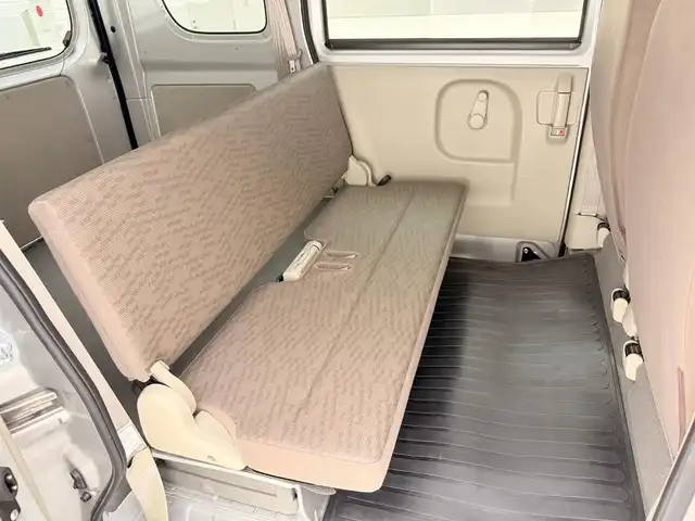 スズキ エブリイ PA 兵庫県 2023(令5)年 0.7万km シルキーシルバーメタリック 両側スライドドア/純正ラバーマット/純正オーディオ/クリアランスソナー/ヘッドライトレベライザー/スズキセーフティサポート/オートライト/オートマチックハイビーム/リアスモークガラス/集中ドアロック/レーンキープアシスト