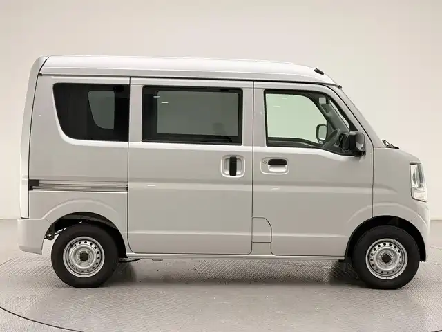 スズキ エブリイ PA 兵庫県 2023(令5)年 0.7万km シルキーシルバーメタリック 両側スライドドア/純正ラバーマット/純正オーディオ/クリアランスソナー/ヘッドライトレベライザー/スズキセーフティサポート/オートライト/オートマチックハイビーム/リアスモークガラス/集中ドアロック/レーンキープアシスト