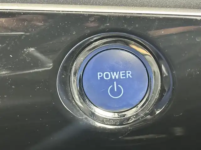 トヨタ プリウス ＰＨＶ S セーフティプラス 愛知県 2018(平30)年 8.6万km ホワイトパールクリスタルシャイン 純正9インチSDナビ/　　・CD/DVD/BT/フルセグ/バックカメラ/ビルトインETC/パーキングアシスト/プラグインハイブリッド/トヨタセーフティセンス/　　・レーンディバーチャーアラート/　　・プリクラッシュセーフティ/　　・レーダークルーズコントロール/　　・オートハイビーム/インテリジェントクリアランスソナー/ステアリングリモコン/ステアリングヒーター/フルフラットシート/LEDヘッドライト/フォグランプ/純正15インチホイールキャップ/取扱説明書/スマートキー
