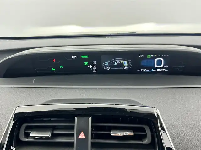 トヨタ プリウス ＰＨＶ S セーフティプラス 愛知県 2018(平30)年 8.6万km ホワイトパールクリスタルシャイン 純正9インチSDナビ/　　・CD/DVD/BT/フルセグ/バックカメラ/ビルトインETC/パーキングアシスト/プラグインハイブリッド/トヨタセーフティセンス/　　・レーンディバーチャーアラート/　　・プリクラッシュセーフティ/　　・レーダークルーズコントロール/　　・オートハイビーム/インテリジェントクリアランスソナー/ステアリングリモコン/ステアリングヒーター/フルフラットシート/LEDヘッドライト/フォグランプ/純正15インチホイールキャップ/取扱説明書/スマートキー