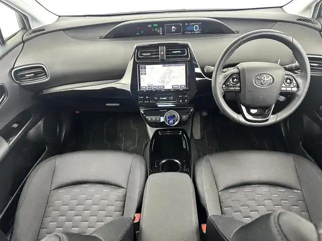 トヨタ プリウス ＰＨＶ S セーフティプラス 愛知県 2018(平30)年 8.6万km ホワイトパールクリスタルシャイン 純正9インチSDナビ/　　・CD/DVD/BT/フルセグ/バックカメラ/ビルトインETC/パーキングアシスト/プラグインハイブリッド/トヨタセーフティセンス/　　・レーンディバーチャーアラート/　　・プリクラッシュセーフティ/　　・レーダークルーズコントロール/　　・オートハイビーム/インテリジェントクリアランスソナー/ステアリングリモコン/ステアリングヒーター/フルフラットシート/LEDヘッドライト/フォグランプ/純正15インチホイールキャップ/取扱説明書/スマートキー