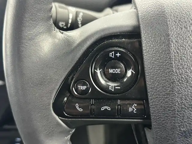 トヨタ プリウス ＰＨＶ S セーフティプラス 愛知県 2018(平30)年 8.6万km ホワイトパールクリスタルシャイン 純正9インチSDナビ/　　・CD/DVD/BT/フルセグ/バックカメラ/ビルトインETC/パーキングアシスト/プラグインハイブリッド/トヨタセーフティセンス/　　・レーンディバーチャーアラート/　　・プリクラッシュセーフティ/　　・レーダークルーズコントロール/　　・オートハイビーム/インテリジェントクリアランスソナー/ステアリングリモコン/ステアリングヒーター/フルフラットシート/LEDヘッドライト/フォグランプ/純正15インチホイールキャップ/取扱説明書/スマートキー