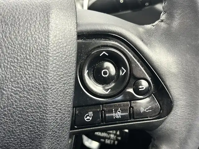 トヨタ プリウス ＰＨＶ S セーフティプラス 愛知県 2018(平30)年 8.6万km ホワイトパールクリスタルシャイン 純正9インチSDナビ/　　・CD/DVD/BT/フルセグ/バックカメラ/ビルトインETC/パーキングアシスト/プラグインハイブリッド/トヨタセーフティセンス/　　・レーンディバーチャーアラート/　　・プリクラッシュセーフティ/　　・レーダークルーズコントロール/　　・オートハイビーム/インテリジェントクリアランスソナー/ステアリングリモコン/ステアリングヒーター/フルフラットシート/LEDヘッドライト/フォグランプ/純正15インチホイールキャップ/取扱説明書/スマートキー