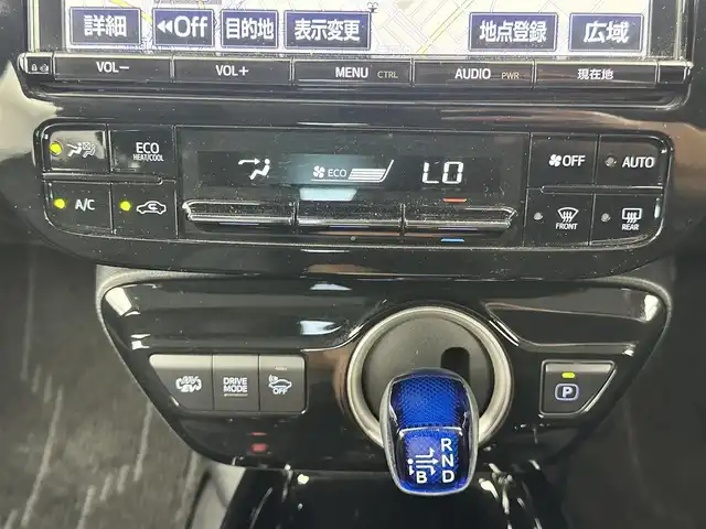トヨタ プリウス ＰＨＶ S セーフティプラス 愛知県 2018(平30)年 8.6万km ホワイトパールクリスタルシャイン 純正9インチSDナビ/　　・CD/DVD/BT/フルセグ/バックカメラ/ビルトインETC/パーキングアシスト/プラグインハイブリッド/トヨタセーフティセンス/　　・レーンディバーチャーアラート/　　・プリクラッシュセーフティ/　　・レーダークルーズコントロール/　　・オートハイビーム/インテリジェントクリアランスソナー/ステアリングリモコン/ステアリングヒーター/フルフラットシート/LEDヘッドライト/フォグランプ/純正15インチホイールキャップ/取扱説明書/スマートキー