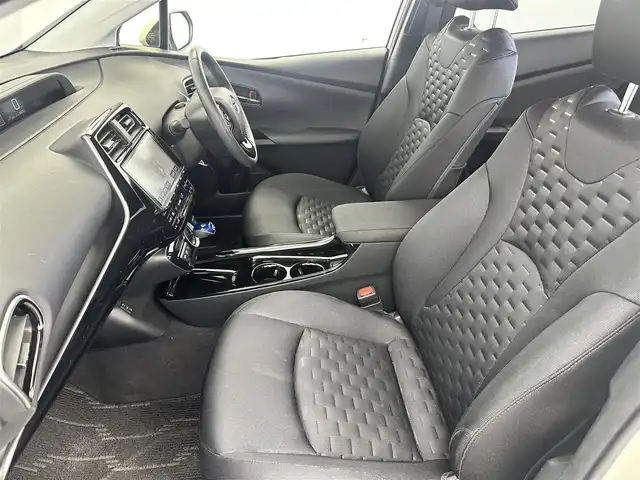 トヨタ プリウス ＰＨＶ S セーフティプラス 愛知県 2018(平30)年 8.6万km ホワイトパールクリスタルシャイン 純正9インチSDナビ/　　・CD/DVD/BT/フルセグ/バックカメラ/ビルトインETC/パーキングアシスト/プラグインハイブリッド/トヨタセーフティセンス/　　・レーンディバーチャーアラート/　　・プリクラッシュセーフティ/　　・レーダークルーズコントロール/　　・オートハイビーム/インテリジェントクリアランスソナー/ステアリングリモコン/ステアリングヒーター/フルフラットシート/LEDヘッドライト/フォグランプ/純正15インチホイールキャップ/取扱説明書/スマートキー