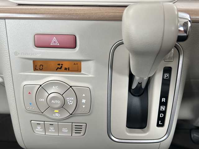 スズキ ラパン X 鹿児島県 2022(令4)年 3.3万km シフォンアイボリーメタリック プッシュスタートボタン/社外ナビ/Panasonic（CN-RZ775W）/アイドリングストップ/シートヒーター/純正アルミホイール14インチ/社外オーディオ/Bluetooth/DVD/CD/オートライト/レーンアシスト/パーキングアシスト/ETC/フルセグ