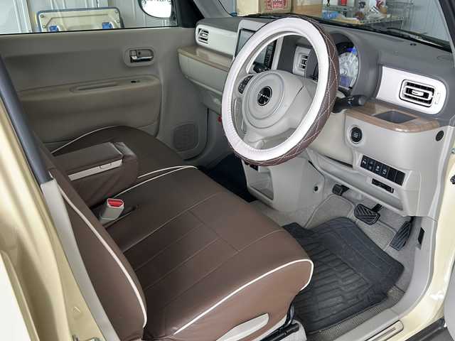 スズキ ラパン X 鹿児島県 2022(令4)年 3.3万km シフォンアイボリーメタリック プッシュスタートボタン/社外ナビ/Panasonic（CN-RZ775W）/アイドリングストップ/シートヒーター/純正アルミホイール14インチ/社外オーディオ/Bluetooth/DVD/CD/オートライト/レーンアシスト/パーキングアシスト/ETC/フルセグ