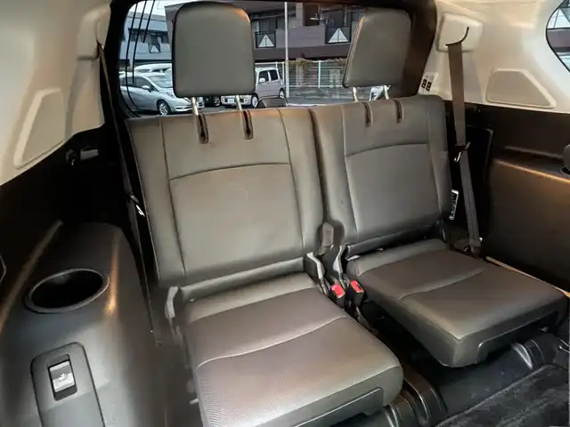 トヨタ ランドクルーザー プラド TX Lパッケージ マットブラED 福岡県 2023(令5)年 3.3万km ブラック ワンオーナー/7人乗り/4WD/純正9インチコネクテッドナビ/　(AM/FM/Bluetooth/Miracast/フルセグTV)/パノラミックビューモニター/バック/サイド/フロントモニター/トヨタセーフティーセンス/・プリクラッシュセーフティ/・レーンディパーチャーアラート/・ロードサインアシスト/・レーダークルーズコントロール/・先行車発進告知/ブラインドスポットモニター/クリアランスソナー/オートマチックハイビーム/横滑り防止/センターデフロック/ダウンヒルアシストコントロール/セカンドスタートモード/ヒーターアイドルアップ/排出ガス浄化/ヘッドランプクリーナー/ラウンジ照明調光/RAYS20インチアルミホイール/黒ルーフレール/黒レザーシート/コムテック前方ドライブレコーダー【HDR002】/ビルトインETC2.0/革巻きステアリング/ステアリングスイッチ/パワーシート(D/N)/シートヒーター/ベンチレーター(D/N)/社外インパネカバー/純正センターコンソールカバー/USBポート/アクセサリーソケット/スペアキー×1/ISOFIX/保証書/取扱説明書/ナビ取扱説明書