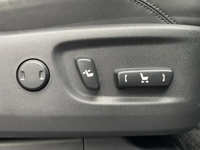 トヨタ ランドクルーザー プラド TX Lパッケージ マットブラED 福岡県 2023(令5)年 3.3万km ブラック ワンオーナー/7人乗り/4WD/純正9インチコネクテッドナビ/　(AM/FM/Bluetooth/Miracast/フルセグTV)/パノラミックビューモニター/バック/サイド/フロントモニター/トヨタセーフティーセンス/・プリクラッシュセーフティ/・レーンディパーチャーアラート/・ロードサインアシスト/・レーダークルーズコントロール/・先行車発進告知/ブラインドスポットモニター/クリアランスソナー/オートマチックハイビーム/横滑り防止/センターデフロック/ダウンヒルアシストコントロール/セカンドスタートモード/ヒーターアイドルアップ/排出ガス浄化/ヘッドランプクリーナー/ラウンジ照明調光/RAYS20インチアルミホイール/黒ルーフレール/黒レザーシート/コムテック前方ドライブレコーダー【HDR002】/ビルトインETC2.0/革巻きステアリング/ステアリングスイッチ/パワーシート(D/N)/シートヒーター/ベンチレーター(D/N)/社外インパネカバー/純正センターコンソールカバー/USBポート/アクセサリーソケット/スペアキー×1/ISOFIX/保証書/取扱説明書/ナビ取扱説明書