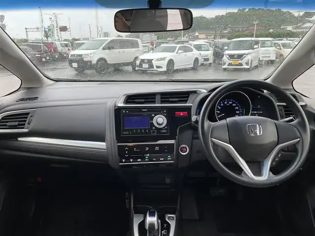 ホンダ フィット ハイブリット Fパッケージ 宮崎県 2015(平27)年 10.7万km ルーセブラックM ワンオーナー/プッシュスタート/スマートキー/純正オーディオ/・CD・USB・AM・FM/ETC/LEDヘッドライト/オートライト/純正フロアマット/純正ドアバイザー/電動格納ミラー