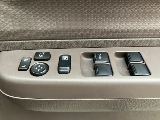 スズキ ラパン ショコラ X 静岡県 2013(平25)年 9.4万km シャンパンピンクPM エンジンスタートボタン/スマートキー/パワーステアリング/パワーウィンドウ/アイドリングストップ/オートエアコン/ETC/USB入力端子/ドライブレコーダー/ベンチシート/メモリナビ（CD.DVD.BT.ワンセグ）/純正フロアマット/ABS/盗難防止装置/オートライト/Wエアバック