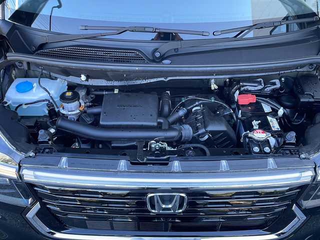 ホンダ Ｎ ＢＯＸ カスタム 山口県 2024(令6)年 0.3万km クリスタルブラックパール 純正ディスプレイオーディオ/・Bluetooth接続/・バックカメラ/ドライブレコーダー/Honda SENSING/・衝突軽減ブレーキ/・踏み間違い衝突軽減システム/・急アクセル抑制機能/・路外逸脱抑制機能/・歩行者事故低減ステアリング/・アダプティブクルーズコントロール/・車線維持支援システム/・先行車発進お知らせ機能/・標識認識機能/USB入力端子/純正フロアマット/スマートキー/プッシュスタート/スペアキー1本/シートヒーター/チップアップシート/片側パワースライドドア/純正LEDライト/純正14インチアルミホイール/ドアバイザー/保証書