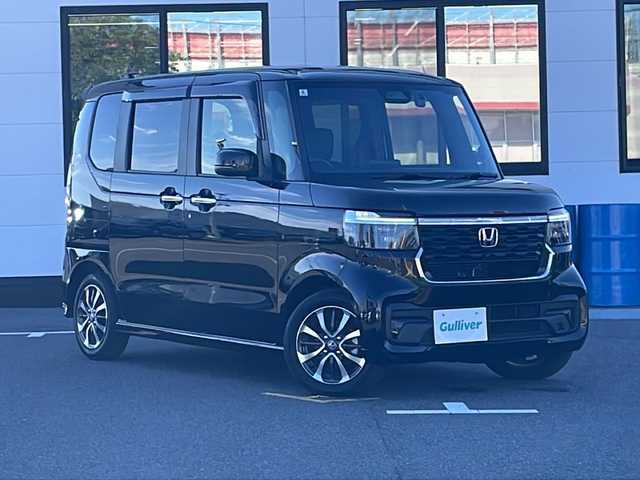 ホンダ Ｎ ＢＯＸ カスタム 山口県 2024(令6)年 0.3万km クリスタルブラックパール 純正ディスプレイオーディオ/・Bluetooth接続/・バックカメラ/ドライブレコーダー/Honda SENSING/・衝突軽減ブレーキ/・踏み間違い衝突軽減システム/・急アクセル抑制機能/・路外逸脱抑制機能/・歩行者事故低減ステアリング/・アダプティブクルーズコントロール/・車線維持支援システム/・先行車発進お知らせ機能/・標識認識機能/USB入力端子/純正フロアマット/スマートキー/プッシュスタート/スペアキー1本/シートヒーター/チップアップシート/片側パワースライドドア/純正LEDライト/純正14インチアルミホイール/ドアバイザー/保証書