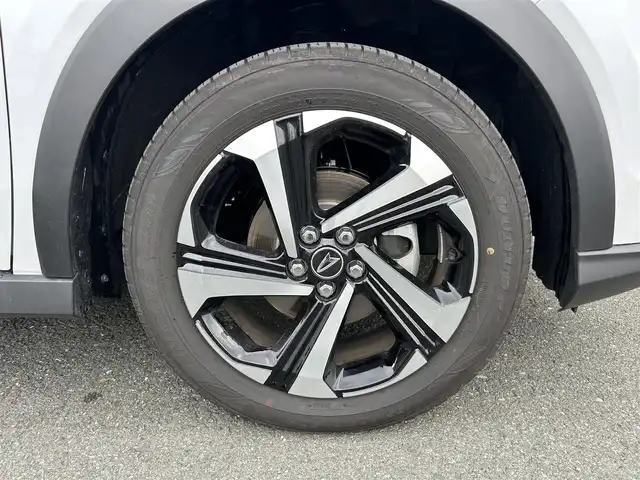 ダイハツ ロッキー プレミアム G HEV 静岡県 2025(令7)年 0.5万km シャイニングホワイトパール 純正7インチナビ/（FM/AM/CD/DVD/Bluetooth/SD/USB）/フルセグTV/全周囲カメラ/ドラレコ前後/コーナーセンサー前後/ETC車載器/オートライト/オートハイビーム/追従クルーズコントロール/パーキングアシスト/前席シートヒーター/純正フロアマット/純正17AW