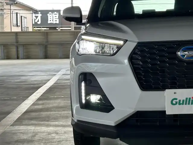 ダイハツ ロッキー プレミアム G HEV 静岡県 2025(令7)年 0.5万km シャイニングホワイトパール 純正7インチナビ/（FM/AM/CD/DVD/Bluetooth/SD/USB）/フルセグTV/全周囲カメラ/ドラレコ前後/コーナーセンサー前後/ETC車載器/オートライト/オートハイビーム/追従クルーズコントロール/パーキングアシスト/前席シートヒーター/純正フロアマット/純正17AW