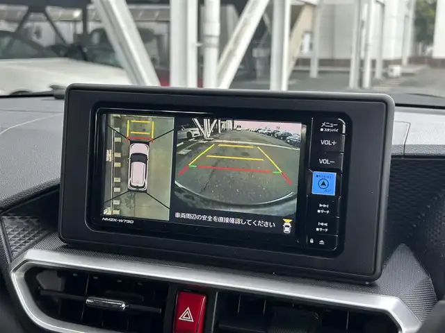 ダイハツ ロッキー プレミアム G HEV 静岡県 2025(令7)年 0.5万km シャイニングホワイトパール 純正7インチナビ/（FM/AM/CD/DVD/Bluetooth/SD/USB）/フルセグTV/全周囲カメラ/ドラレコ前後/コーナーセンサー前後/ETC車載器/オートライト/オートハイビーム/追従クルーズコントロール/パーキングアシスト/前席シートヒーター/純正フロアマット/純正17AW