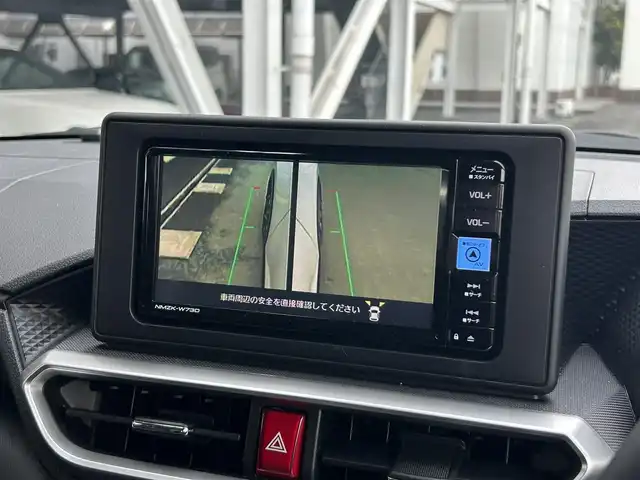 ダイハツ ロッキー プレミアム G HEV 静岡県 2025(令7)年 0.5万km シャイニングホワイトパール 純正7インチナビ/（FM/AM/CD/DVD/Bluetooth/SD/USB）/フルセグTV/全周囲カメラ/ドラレコ前後/コーナーセンサー前後/ETC車載器/オートライト/オートハイビーム/追従クルーズコントロール/パーキングアシスト/前席シートヒーター/純正フロアマット/純正17AW