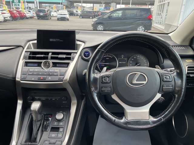 レクサス ＮＸ 300h Iパッケージ 石川県 2016(平28)年 8.8万km パール 純正ナビ　フルセグＴＶ　バックカメラ　ＬＥＤヘッドライト　ハンドルヒーター　パワーシート　スマートキー　ＥＴＣ　純正アルミホイール　クルーズコントロール　コーナーセンサー　保証書