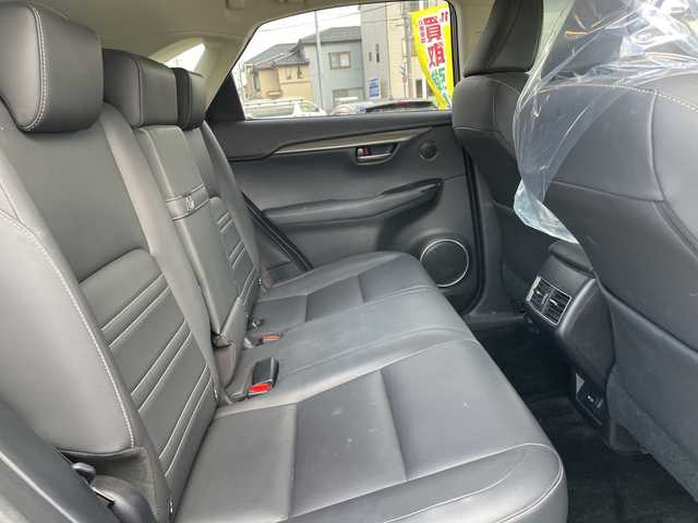 レクサス ＮＸ 300h Iパッケージ 石川県 2016(平28)年 8.8万km パール 純正ナビ　フルセグＴＶ　バックカメラ　ＬＥＤヘッドライト　ハンドルヒーター　パワーシート　スマートキー　ＥＴＣ　純正アルミホイール　クルーズコントロール　コーナーセンサー　保証書