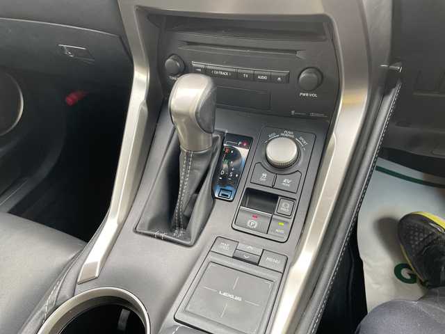 レクサス ＮＸ 300h Iパッケージ 石川県 2016(平28)年 8.8万km パール 純正ナビ　フルセグＴＶ　バックカメラ　ＬＥＤヘッドライト　ハンドルヒーター　パワーシート　スマートキー　ＥＴＣ　純正アルミホイール　クルーズコントロール　コーナーセンサー　保証書