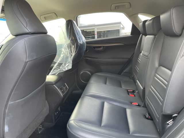 レクサス ＮＸ 300h Iパッケージ 石川県 2016(平28)年 8.8万km パール 純正ナビ　フルセグＴＶ　バックカメラ　ＬＥＤヘッドライト　ハンドルヒーター　パワーシート　スマートキー　ＥＴＣ　純正アルミホイール　クルーズコントロール　コーナーセンサー　保証書