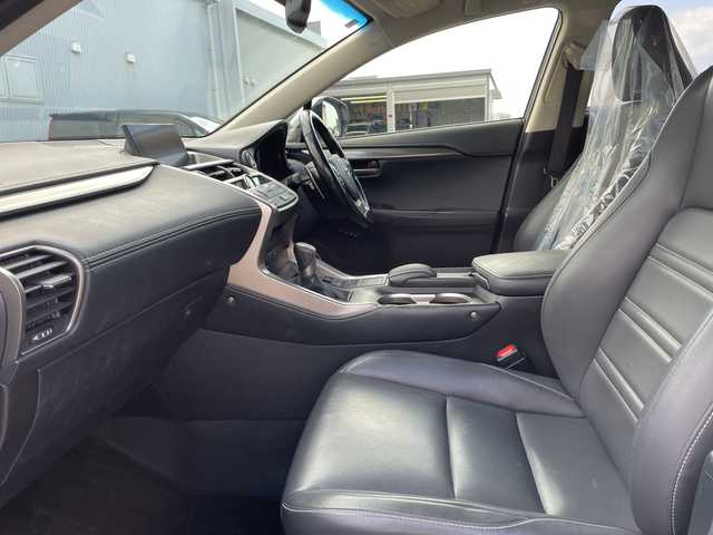 レクサス ＮＸ 300h Iパッケージ 石川県 2016(平28)年 8.8万km パール 純正ナビ　フルセグＴＶ　バックカメラ　ＬＥＤヘッドライト　ハンドルヒーター　パワーシート　スマートキー　ＥＴＣ　純正アルミホイール　クルーズコントロール　コーナーセンサー　保証書