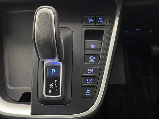 トヨタ ノア ハイブリッド Z 長野県 2022(令4)年 6.6万km アティチュードブラックマイカ 4WD/ナビ機能付純正ディスプレイオーディオ/両側パワースライドドア/トヨタセーフティセンス/追従型クルーズコントロール/ドライブレコーダー/全方位カメラ/バックカメラ/フルセグTV/Bluetooth/CD/DVD/ビルトインETC2.0/電動リアゲート/シートヒーター（運転席、助手席）/2列目シートヒーター/ステアリングヒーター/オートライト/LEDへッドライト/オートマチックハイビーム/純正フロアマット/純正アルミホイール