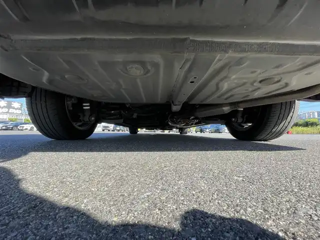 トヨタ ヴォクシー ハイブリッド ZS 煌Ⅱ 岡山県 2019(令1)年 9.9万km イナズマスパーキングブラックガラスフレーク 登録時走行距離　98242km/禁煙車/純正10インチナビ(型番:NSZN-Z68T)/　(CD/DVD/フルセグTV/Bluetooth)/バックカメラ/クルーズコントロール/衝突被害軽減システム/車線逸脱警報（レーンキープアシスト）/コーナーセンサー/両側パワースライドドア/シートヒーター(D・N席)/革巻きステアリング/ステアリングスイッチ/純正LEDヘッドライト/フォグライト/オートライト/プッシュスタート/スマートキー/アイドリングストップ/純正アルミホイール 16インチ/ドアバイザー/ウインカーミラー/電動格納ミラー/オートリトラミラー/純正フロアマット/横滑防止装置/盗難防止装置