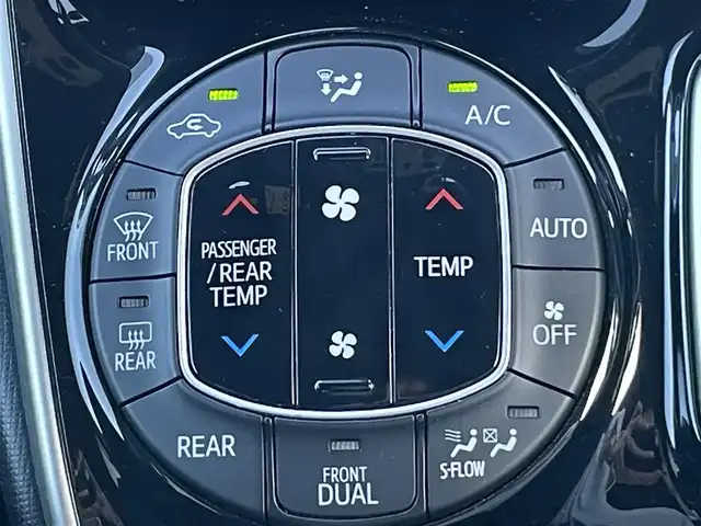 トヨタ ヴォクシー ハイブリッド ZS 煌Ⅱ 岡山県 2019(令1)年 9.9万km イナズマスパーキングブラックガラスフレーク 登録時走行距離　98242km/禁煙車/純正10インチナビ(型番:NSZN-Z68T)/　(CD/DVD/フルセグTV/Bluetooth)/バックカメラ/クルーズコントロール/衝突被害軽減システム/車線逸脱警報（レーンキープアシスト）/コーナーセンサー/両側パワースライドドア/シートヒーター(D・N席)/革巻きステアリング/ステアリングスイッチ/純正LEDヘッドライト/フォグライト/オートライト/プッシュスタート/スマートキー/アイドリングストップ/純正アルミホイール 16インチ/ドアバイザー/ウインカーミラー/電動格納ミラー/オートリトラミラー/純正フロアマット/横滑防止装置/盗難防止装置