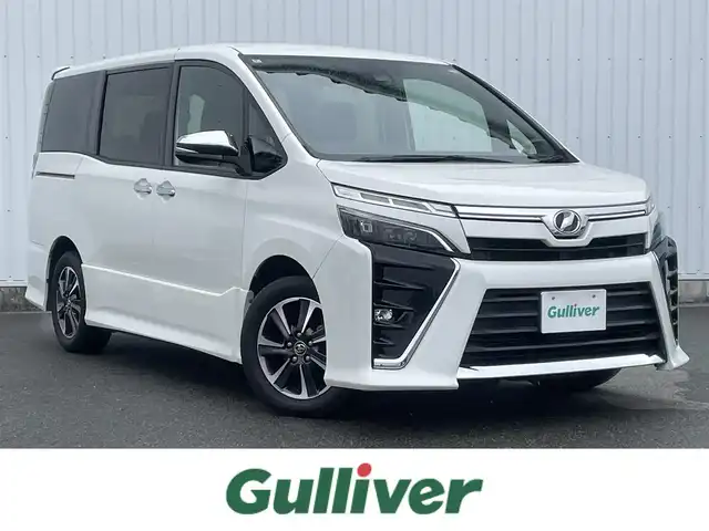 トヨタ ヴォクシー ZS 煌 福岡県 2018(平30)年 5.7万km ホワイトパールクリスタルシャイン トヨタセーフティセンス/両側パワースライドドア/クルーズコントロール/横滑り防止装置/ＬＥＤオートライト/オートハイビーム/フォグランプ/ビルトインＥＴＣ/純正アルミ/スマートキー/プッシュスタート