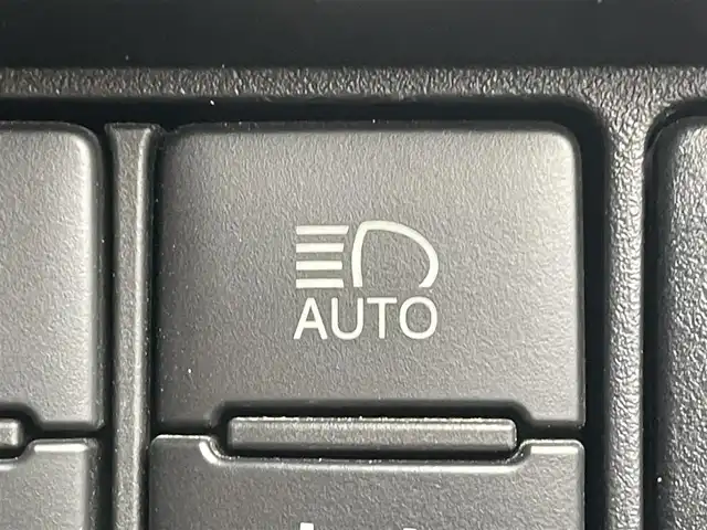 トヨタ ヴォクシー ZS 煌 福岡県 2018(平30)年 5.7万km ホワイトパールクリスタルシャイン トヨタセーフティセンス/両側パワースライドドア/クルーズコントロール/横滑り防止装置/ＬＥＤオートライト/オートハイビーム/フォグランプ/ビルトインＥＴＣ/純正アルミ/スマートキー/プッシュスタート