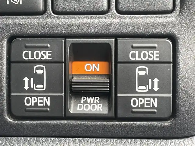 トヨタ ヴォクシー ZS 煌 福岡県 2018(平30)年 5.7万km ホワイトパールクリスタルシャイン トヨタセーフティセンス/両側パワースライドドア/クルーズコントロール/横滑り防止装置/ＬＥＤオートライト/オートハイビーム/フォグランプ/ビルトインＥＴＣ/純正アルミ/スマートキー/プッシュスタート