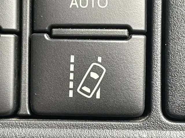 トヨタ ヴォクシー ZS 煌 福岡県 2018(平30)年 5.7万km ホワイトパールクリスタルシャイン トヨタセーフティセンス/両側パワースライドドア/クルーズコントロール/横滑り防止装置/ＬＥＤオートライト/オートハイビーム/フォグランプ/ビルトインＥＴＣ/純正アルミ/スマートキー/プッシュスタート