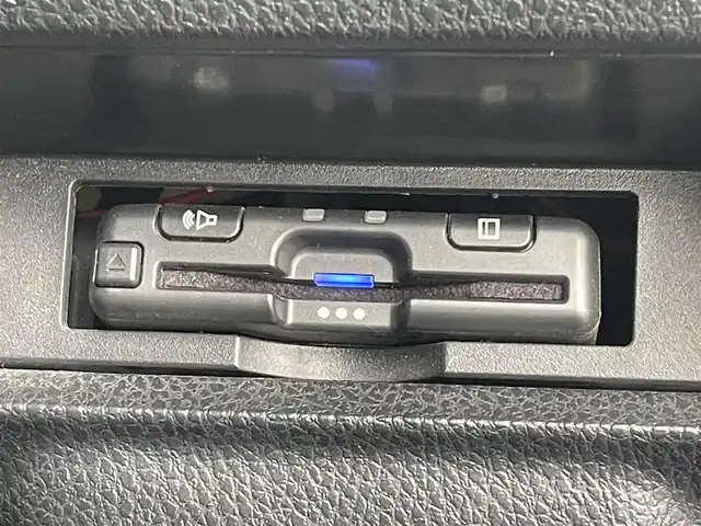 トヨタ ヴォクシー ZS 煌 福岡県 2018(平30)年 5.7万km ホワイトパールクリスタルシャイン トヨタセーフティセンス/両側パワースライドドア/クルーズコントロール/横滑り防止装置/ＬＥＤオートライト/オートハイビーム/フォグランプ/ビルトインＥＴＣ/純正アルミ/スマートキー/プッシュスタート