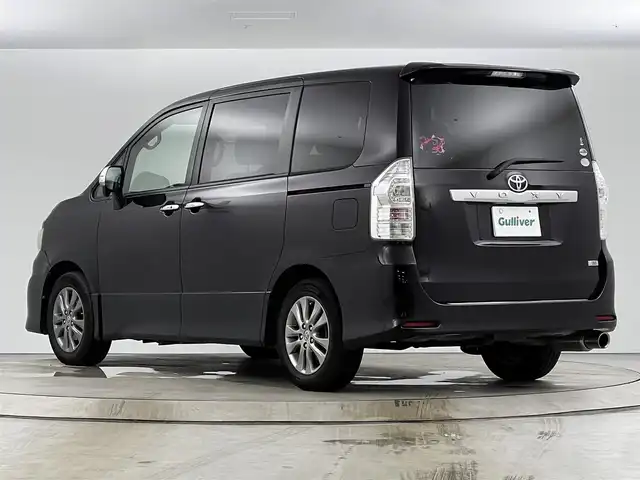 トヨタ ヴォクシー ZS 煌 愛知県 2011(平23)年 13.5万km ボルドーマイカメタリック メモリナビ/（AM/FM/CD/DVD/TV）/バックカメラ/フリップダウンモニター/ワンセグテレビ/パドルシフト/オートライト/ドアバイザー/プッシュスタート/スマートキー/純正フロアマット/レザーシートカバー付
