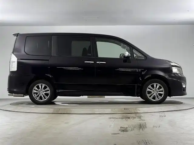 トヨタ ヴォクシー ZS 煌 愛知県 2011(平23)年 13.5万km ボルドーマイカメタリック メモリナビ/（AM/FM/CD/DVD/TV）/バックカメラ/フリップダウンモニター/ワンセグテレビ/パドルシフト/オートライト/ドアバイザー/プッシュスタート/スマートキー/純正フロアマット/レザーシートカバー付