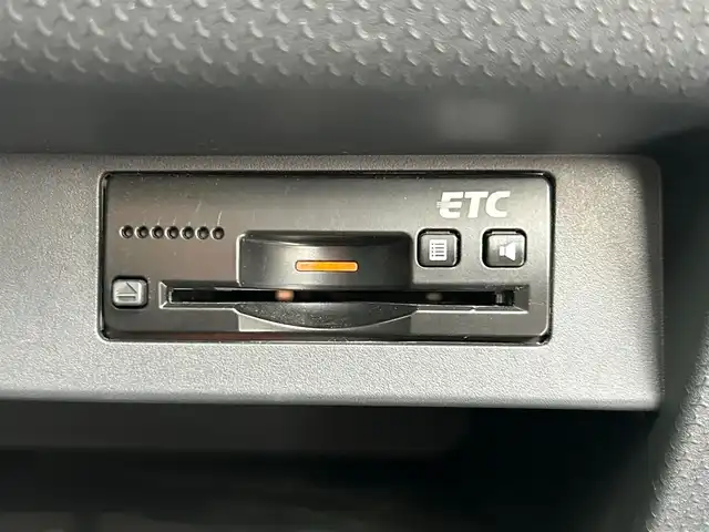 スズキ ハスラー X 滋賀県 2017(平29)年 8.5万km クールカーキPM ガソリン（ハイブリッド）/2WD(FF)/CVT/7インチ純正ナビ/(FM/AM/CD/DVD/フルセグ/Bluetooth/USB)/ETC/ドライブレコーダー/全方位モニター/バックカメラ/デュアルカメラブレーキサポート/踏み間違い防止アシスト	/レーンキープアシスト	/運転席・助手席シートヒーター/電動格納ミラー/アイドリングストップ/革巻きステアリング/ステアリングスイッチ/オートライト/キセノンライト/フロントフォグ/フルオートエアコン/プッシュスタート/スマートキー/スペアキー/ドアバイザー/純正フロアマット