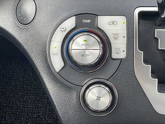 トヨタ シエンタ G 三重県 2018(平30)年 1.5万km ホワイトパールクリスタルシャイン 純正ナビ(AM/FM/CD/TV/BT)/フルセグTV/全周囲カメラ/両側パワースライドドア/前方ドライブレコーダー/コーナーセンサー/USB給電ポート/革巻きステアリング/ビルトインETC/オートハイビーム/純正フロアマット/純正アルミホイールキャップ/スペアキー/電動格納ミラー/禁煙車