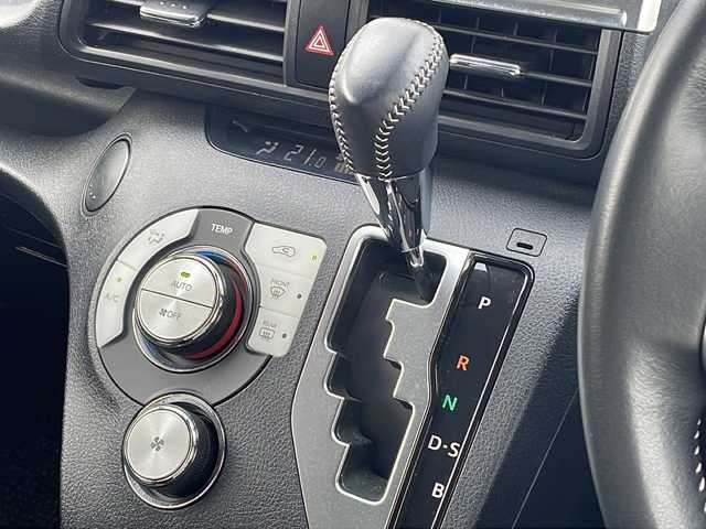 トヨタ シエンタ G 三重県 2018(平30)年 1.5万km ホワイトパールクリスタルシャイン 純正ナビ(AM/FM/CD/TV/BT)/フルセグTV/全周囲カメラ/両側パワースライドドア/前方ドライブレコーダー/コーナーセンサー/USB給電ポート/革巻きステアリング/ビルトインETC/オートハイビーム/純正フロアマット/純正アルミホイールキャップ/スペアキー/電動格納ミラー/禁煙車