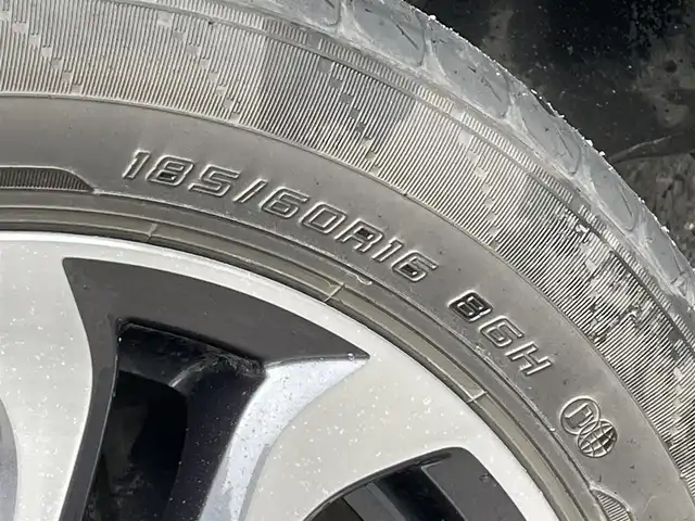 マツダ デミオ XD ツーリング 道央・札幌 2017(平29)年 13.1万km ジェットブラックマイカ ・４WD/・寒冷地仕様/・純正ナビ/　BT／CD／DVD／SD／USB／AUX／フルセグ/・社外ETC/・バックカメラ/・レーンキープアシスト/・横滑り防止/・i-stop/・前席シートヒーター/・パドルシフト/・ステアリングリモコン/・LEDヘッドライト/・フォグライト/・プッシュスタート/・スマートキー/・純正エンジンスターター/・純正フロアマット/・純正16インチAW/・社外スタッドレス積込（185／65／R15）
