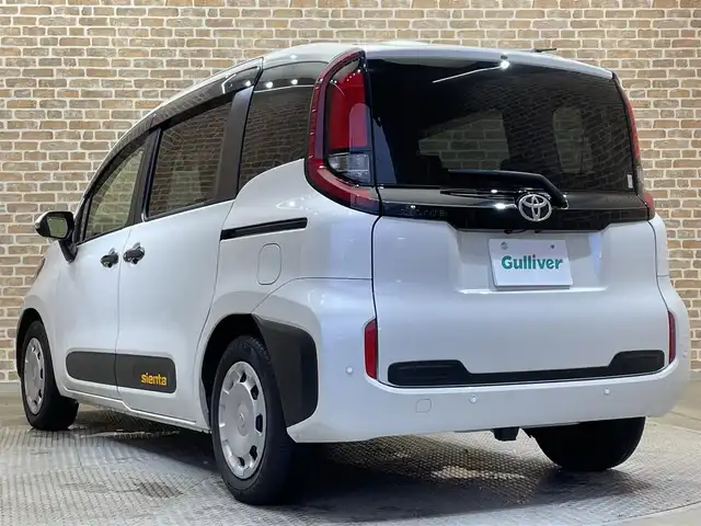 トヨタ シエンタ G 岩手県 2022(令4)年 3.3万km ホワイトパールクリスタルシャイン 3列シート7人乗り/パノラミックビューモニター/メーカーオプション　デュアルハンズフリーパワースライドドア/モデリスタドアハンドルプロテクター/トヨタセーフティセンス/プリクラッシュセーフティ/レーダークルーズコントロール/レーントレーシングアシスト/オートマチックハイビーム/ロードサインアシスト/プロアクティブドライビングアシスト/クリアランスソナー/パーキングサポートブレーキ/リアクロストラフィックアラート/MTモード付AT/8インチディスプレイオーディオ/オプションフルセグTV/ナビ/前後車内ドライブレコーダー/ETC/LEDヘッドランプ/15インチスチールホイール/純正ホイールキャップ