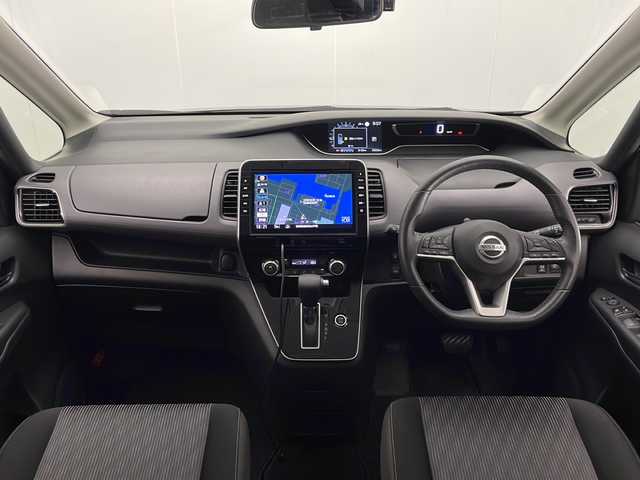 日産 セレナ ハイウェイスター V 宮崎県 2020(令2)年 5.6万km ダイヤモンドブラック 純正９型SDナビ(フルセグTV/CD/DVD/BT)/アラウンドビューモニター/フリップダウンモニター/エマージェンシーブレーキ/コーナーセンサー/BSM/クルコン/両側パワスラ/ドラレコ/ETC/HDMI/USBポート/純正LEDヘッドライト/純正16インチアルミホイル/純正フロアマット/プッシュスタート/スマートキー