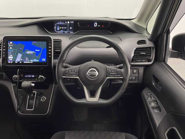 日産 セレナ ハイウェイスター V 宮崎県 2020(令2)年 5.6万km ダイヤモンドブラック 純正９型SDナビ(フルセグTV/CD/DVD/BT)/アラウンドビューモニター/フリップダウンモニター/エマージェンシーブレーキ/コーナーセンサー/BSM/クルコン/両側パワスラ/ドラレコ/ETC/HDMI/USBポート/純正LEDヘッドライト/純正16インチアルミホイル/純正フロアマット/プッシュスタート/スマートキー