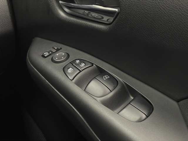 日産 セレナ ハイウェイスター V 宮崎県 2020(令2)年 5.6万km ダイヤモンドブラック 純正９型SDナビ(フルセグTV/CD/DVD/BT)/アラウンドビューモニター/フリップダウンモニター/エマージェンシーブレーキ/コーナーセンサー/BSM/クルコン/両側パワスラ/ドラレコ/ETC/HDMI/USBポート/純正LEDヘッドライト/純正16インチアルミホイル/純正フロアマット/プッシュスタート/スマートキー