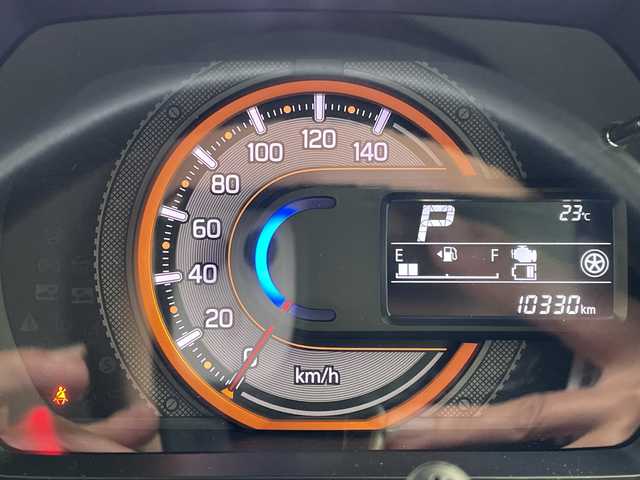 スズキ スペーシア ギア HYBRID XZ 岐阜県 2019(平31)年 1.1万km オフブルーメタリック/ガンメタリック2トーンルーフ 社外8インチSDナビ（CN-RZ843）/フルセグ/BT/DVD/USB/全方位モニター/スズキセーフティサポート/・デュアルカメラブレーキサポート/・車線逸脱警報/・全方位モニター/ヘッドアップディスプレイ/純正ドライブレコーダー/コーナーセンサー/合皮シート/前席シートヒーター/シートバックテーブル/両側パワースライドドア/ルーフレール/LEDオートライト/オートマチックハイビーム/フォグランプ/純正14インチAW/プッシュスタート