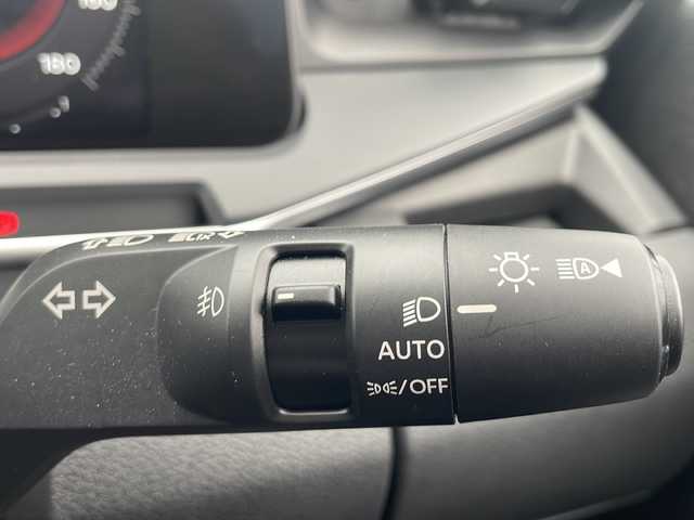 日産 オーラ G 山梨県 2024(令6)年 0.4万km オーロラフレアブルーパール 純正9インチナビ/Bluetooth接続/フルセグTV/全方位カメラ/衝突被害軽減システム/コーナーセンサー/セーフティ・シールドスイッチ/車線逸脱警報/ハーフレザーシート/横滑り防止装置/ETC/ドライブレコーダー/LEDヘッドライト/オートライト/純正17インチAW/オートエアコン/プッシュスタート/スマートキー/フロアマット/スペアキー/取扱説明書/保証書