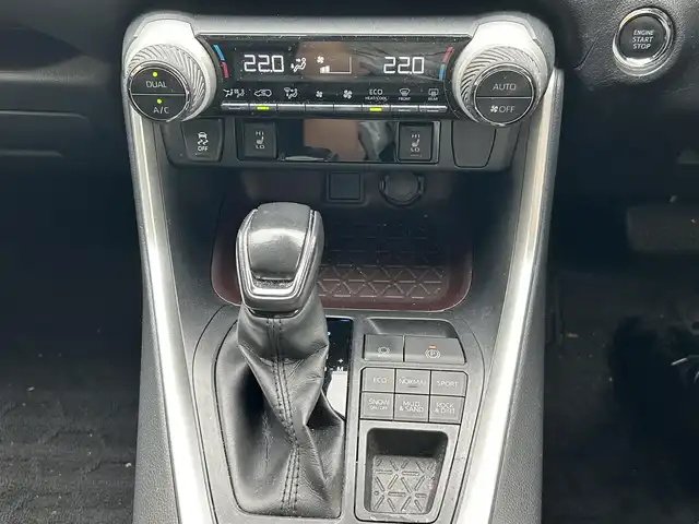 トヨタ ＲＡＶ４ G 埼玉県 2019(令1)年 5.4万km ホワイトパールクリスタルシャイン ４WD/純正メモリナビ（フルセグTV/FM/AM/Bluetooth）/バックカメラ/トヨタセーフティセンス/・プリクラッシュセーフティ/・レーンキープアシスト/・オートマチックハイビーム/・レーダークルーズコントロール/・ブラインドスポットモニター/ビルトインＥＴＣ2.0/純正ドライブレコーダー/電動リアゲート/レザーシート/D席N席シートヒーター/Ｄ席メモリー付パワーシート/純正ドアバイザー/17インチAW/MTモード付AT/革巻きステアリング/ステアリングスイッチ/電子パーキングブレーキ/オートライト/Pスタート/スマートキー/純正AW車載/車両/ナビ取扱説明書/保証書
